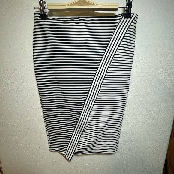 Zara Black and White Asymmetrical Pencil Skirt - Picture 1 of 3